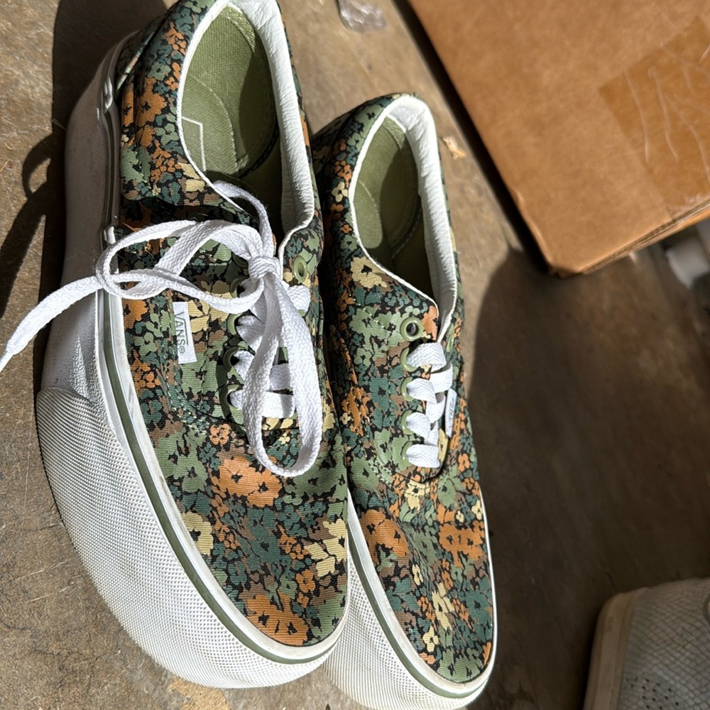 Women’s platform vans